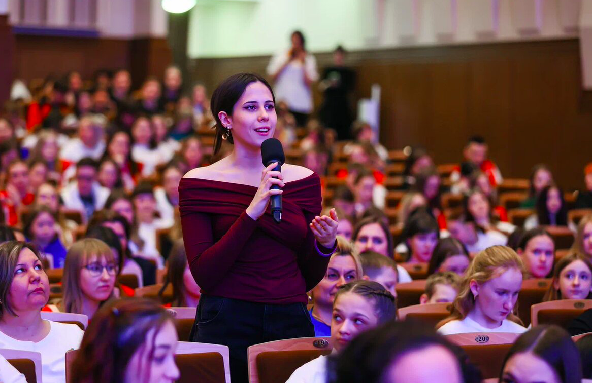 Фото Блогер-миллионник, интервью юнкоров и борьба с фейками. Как в Новосибирске прошёл крупнейший молодёжный медиафорум – ФОТОРЕПОРТАЖ 22 - Сиб.ФМ Фото Блогер-миллионник, интервью юнкоров и борьба с фейками. Как в Новосибирске прошёл крупнейший молодёжный медиафорум – ФОТОРЕПОРТАЖ 22